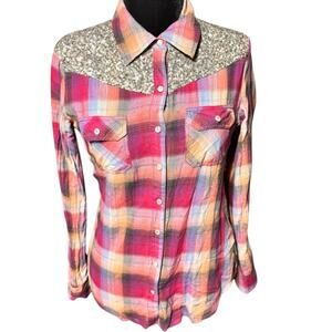 134. BKE | Sequins Fitted Thin Flannel Style Size Medium Snap Buttons